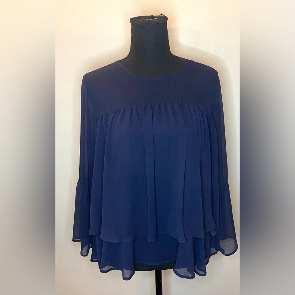 A.n.d- Women’s flowy‎ navy blue long-sleeve blouse Size M